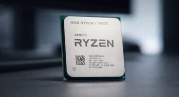 Fotografía minimalista del procesador AMD Ryzen 7 5800X con iluminación de estudio y fondo desenfocado, utilizada en análisis de rendimiento en 2026.
