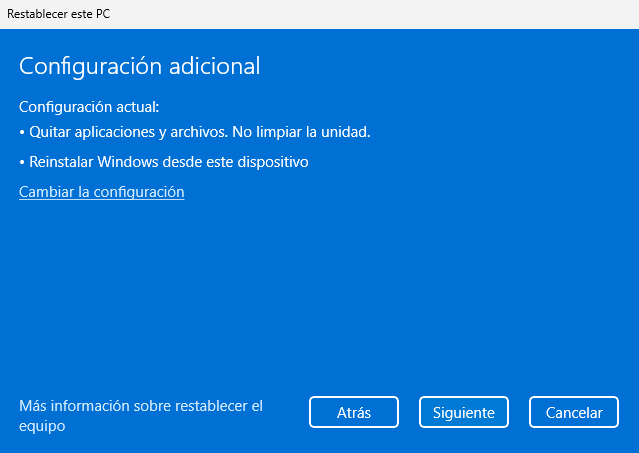 Ventana de "Configuración adicional" en Windows 11 detallando que se quitarán aplicaciones y archivos sin limpiar la unidad y se reinstalará Windows desde el dispositivo local.