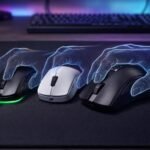 Comparativa de ratón según el tamaño de tu mano con tres modelos gaming de distintos tamaños sobre alfombrilla negra y contorno holográfico representando ergonomía.