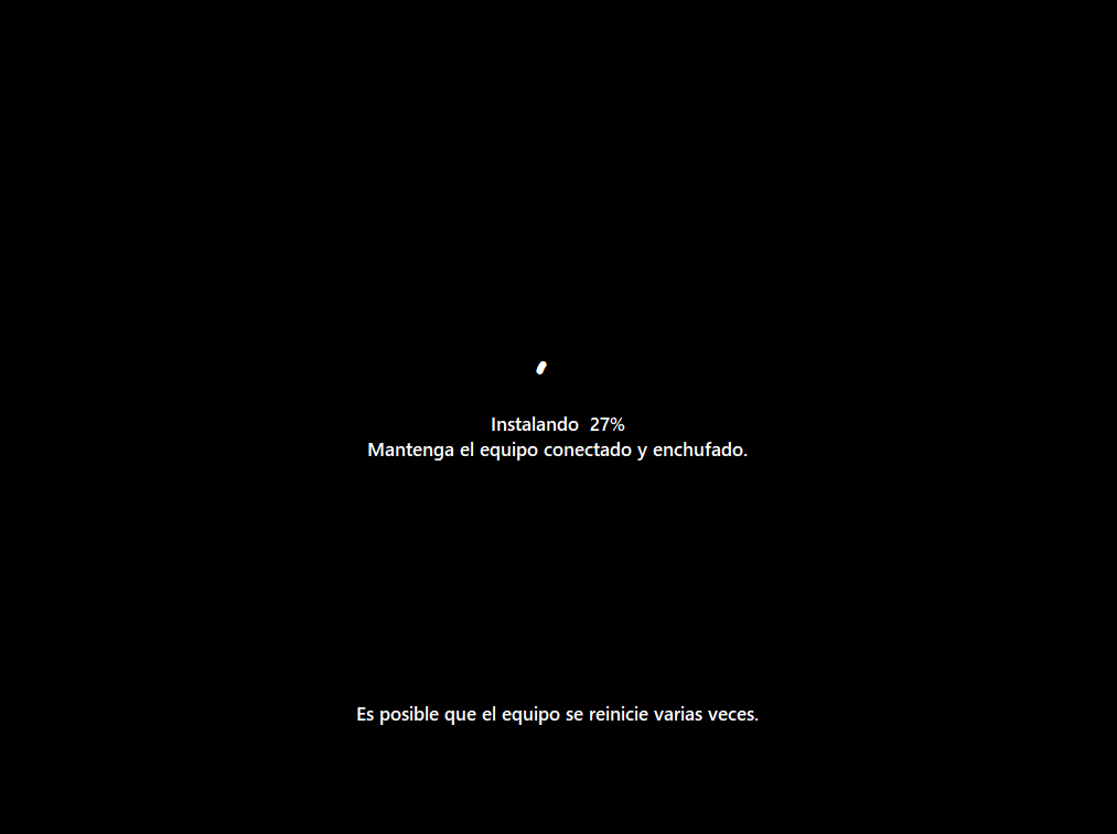 Pantalla de Windows 11 durante el proceso de restablecimiento mostrando “Instalando 27%” y el aviso de mantener el equipo conectado y enchufado.