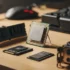 Componentes de hardware de computadora dispuestos sobre una mesa de madera, incluyendo un procesador, memoria RAM y una tarjeta gráfica.