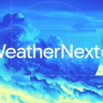 Rótulo 'WeatherNext 3' en blanco sobre un cielo de nubes azules y amarillas