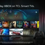 Imagen promocional de Xbox con la app de Xbox Cloud Gaming en un televisor TCL y un mando delante
