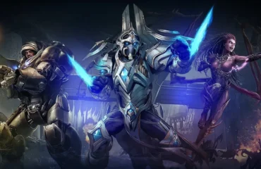 Arte oficial de StarCraft II: un marine terran disparando, un guerrero protoss con hojas de energía y Kerrigan a la derecha