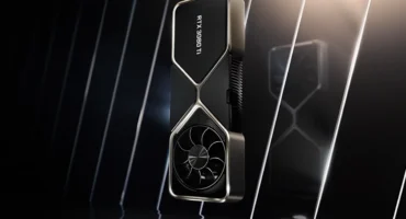 Tarjeta gráfica GeForce RTX 3080 Ti Founders Edition de Nvidia sobre fondo negro
