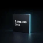 Chip de memoria DDR5 de Samsung sobre fondo negro