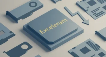 Chip gris azulado con el nombre Exceleram en letras doradas, rodeado de tarjetas gráficas, placas base y una flecha en zigzag. Imagen generada con IA.