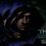 Garrett con capucha azul tras un cristal roto, con el rótulo de Thief: The Dark Project Remastered