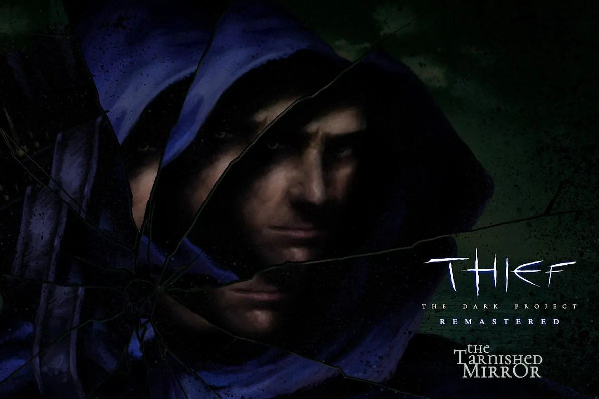 404-nightdive-thief-remastered-tarnished-mirror-2-noviembre Garrett con capucha azul tras un cristal roto, con el rótulo de Thief: The Dark Project Remastered