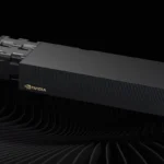 Render oficial de la tarjeta NVIDIA RTX PRO 5500 Blackwell, de refrigeración pasiva, sobre fondo negro ondulado