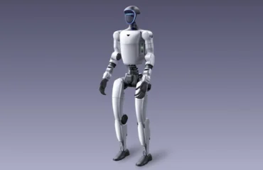 446-unitree-fundador-control-costes-robots-humanoides-precio El robot humanoide G1 de Unitree, de pie y de frente sobre un fondo gris liso