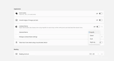 Ajustes de accesibilidad de Windows 11 con «Contrast theme» desplegado: los temas Aquatic, Desert, Dusk y Night sky, debajo de «Invert colors»