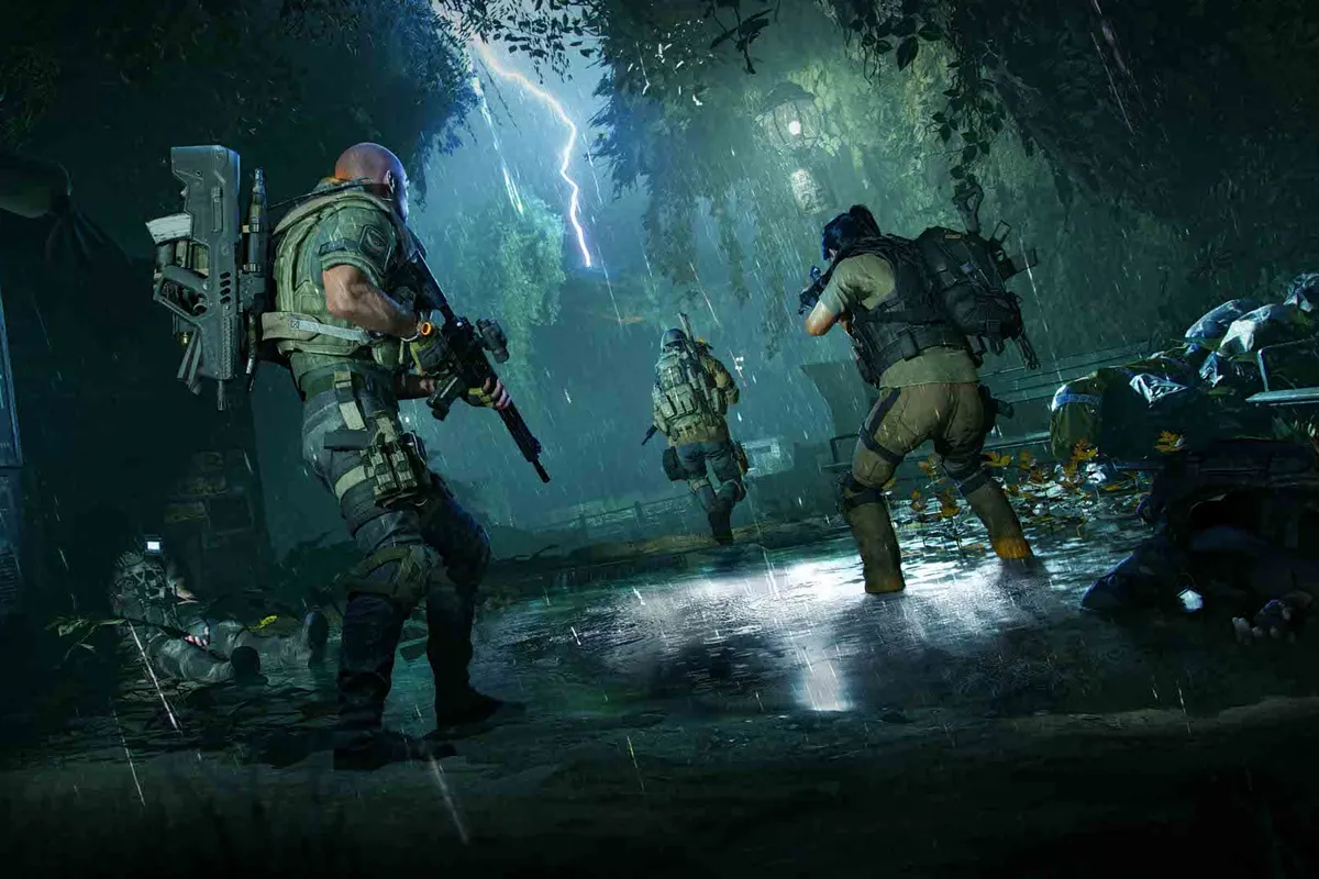 501-the-division-2-echoes-central-park-cross-play-noviembre Cuatro agentes armados avanzan de noche bajo la lluvia por Central Park en The Division 2: Echoes of Central Park
