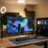 Puesto para emitir en directo con un PC de sobremesa, micrófono con brazo, webcam y teclado iluminado. Imagen generada con IA.