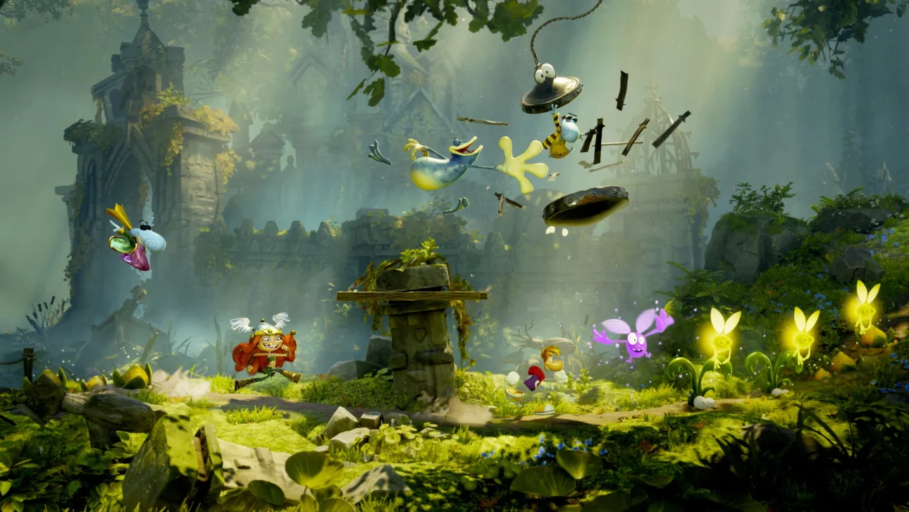 Rayman, Globox y otros personajes corren por un bosque con ruinas en Rayman Legends Retold