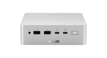 Mini PC ASUS Ascent QN10 de frente, con sus cuatro puertos USB frontales, la toma de auriculares y el botón de encendido
