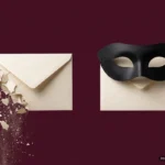 Dos sobres sobre fondo burdeos: el de la izquierda se deshace en fragmentos y polvo, y el de la derecha, intacto, lleva un antifaz negro. Imagen generada con IA.