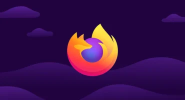 Logotipo de Firefox sobre un fondo morado con nubes y colinas