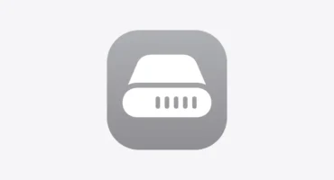 Icono de macOS de un disco duro blanco con cinco ranuras sobre un cuadrado gris de esquinas redondeadas