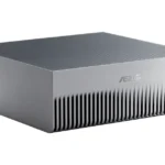 Equipo compacto ASUS Ascent GX10 de color gris, con el frontal ranurado, el logotipo de ASUS y el botón de encendido, sobre fondo blanco