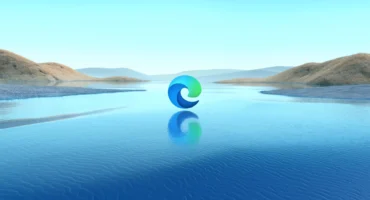 Logotipo de Edge flotando sobre un lago azul, con su reflejo en el agua y colinas de hierba seca al fondo