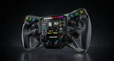 Prototipo del volante Project Obsidian de Fanatec, negro, con la pantalla central encendida y botones iluminados de colores, sobre un fondo oscuro