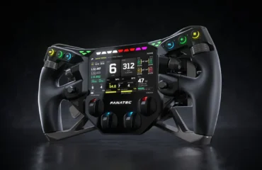 Prototipo del volante Project Obsidian de Fanatec, negro, con la pantalla central encendida y botones iluminados de colores, sobre un fondo oscuro