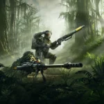 Arte oficial de Scope of Authority para Helldivers 2: un Helldiver arrodillado con un rifle y otro camuflado tras un fusil antimaterial en un bosque