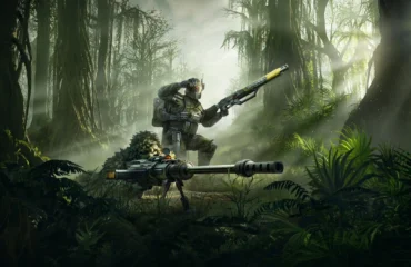 Arte oficial de Scope of Authority para Helldivers 2: un Helldiver arrodillado con un rifle y otro camuflado tras un fusil antimaterial en un bosque