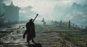 Phantom Blade Zero: un espadachín con sombrero de paja y espada a la espalda en un puente bajo la lluvia