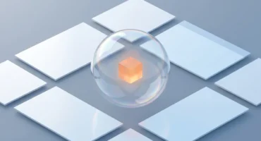 Una gran burbuja translúcida e irisada flota sobre un fondo gris azulado y encierra un pequeño cubo de luz naranja; a su alrededor, varios rectángulos planos blancos y azul pálido, lisos, quedan fuera de ella, ordenados e intactos. Imagen generada con IA.