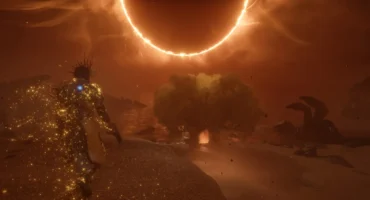 Captura de Saros: Arjun, con corona y armadura dorada, camina bajo un eclipse